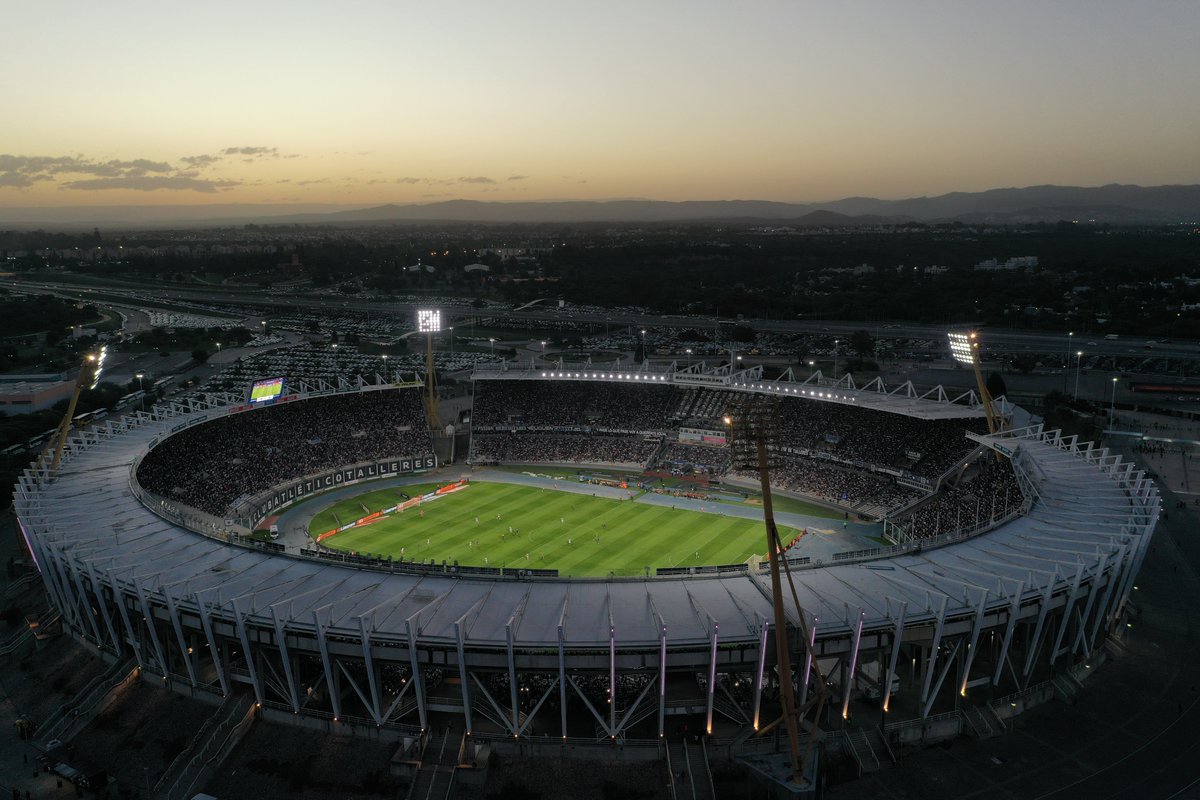 Solo el a m o r explica esta locura. 💙🤍