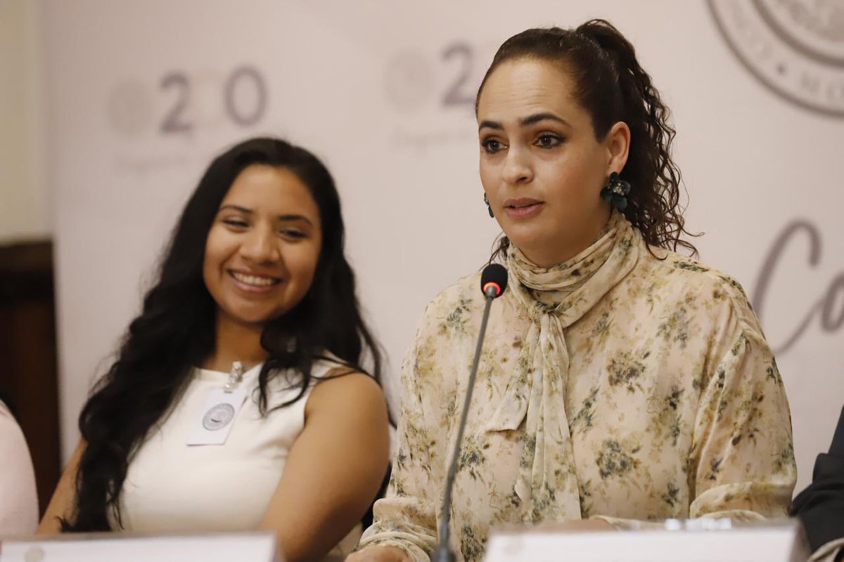 La Diputada Sandra Arreola, acompañó a Yanin González, en la presentación de la iniciativa ciudadana para reformar la Ley Ambiental para el Desarrollo Sustentable del Estado de Michoacán a fin de impulsar una educación ambiental a través de las escuelas.
#76LegislaturaDeMichoacán