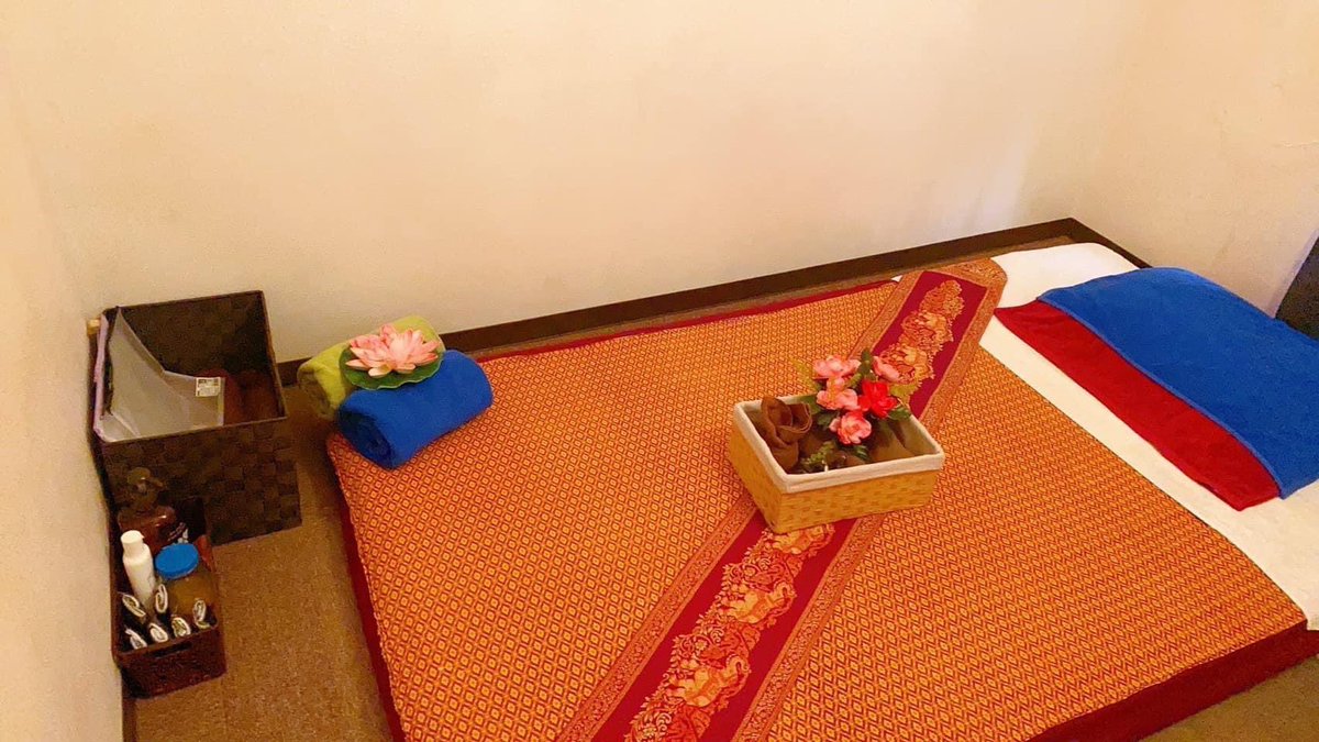 12月3日の出勤予定スタッフは

ナナさん🤗

アイリさん🤗

よろしくお願いします。 店は12:00から深夜01:00時まで!

あすすめコース1000円割引😙

Tell 07044246296