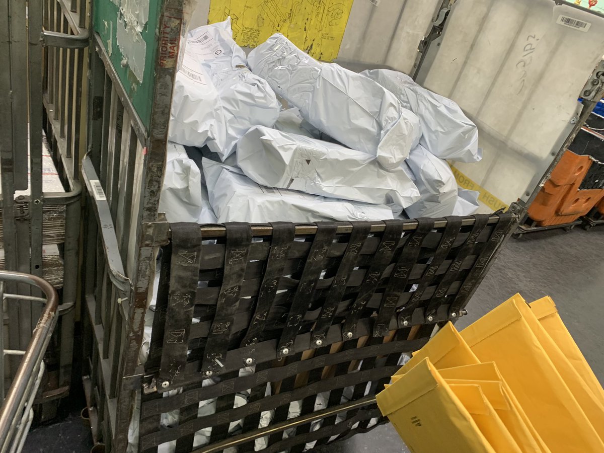 Amzhustles's tweet photo. A few days ago we said we we’re gonna fill up the bin at USPS and here we are already 😤👍🏼🔥

768 units in not even half the month we’re gonna kill December !!!

SUV putting in work 🚗 https://t.co/KJBdd6Z6aB