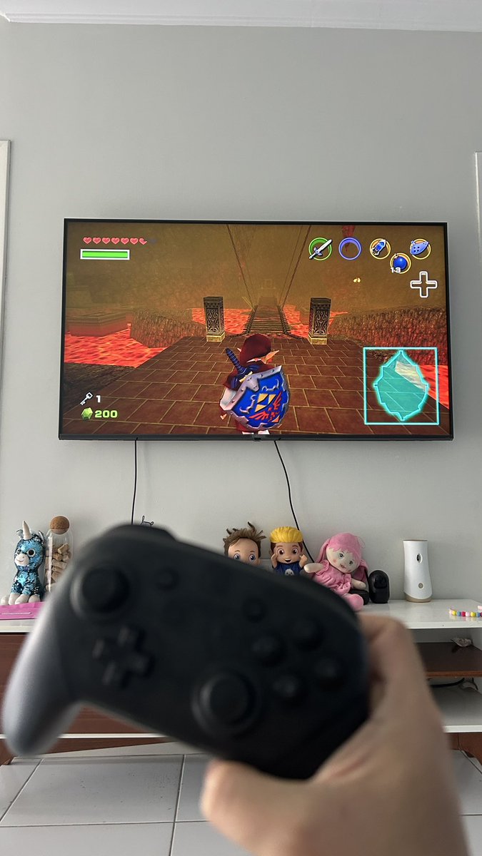 veigadx's tweet photo. Fazia tempo que um jogo não prendia tanto, como é incrível Zelda ocarina of time!! Fico contanto as horas pra jogar no meu switch #zelda https://t.co/VvMWxxIrYK