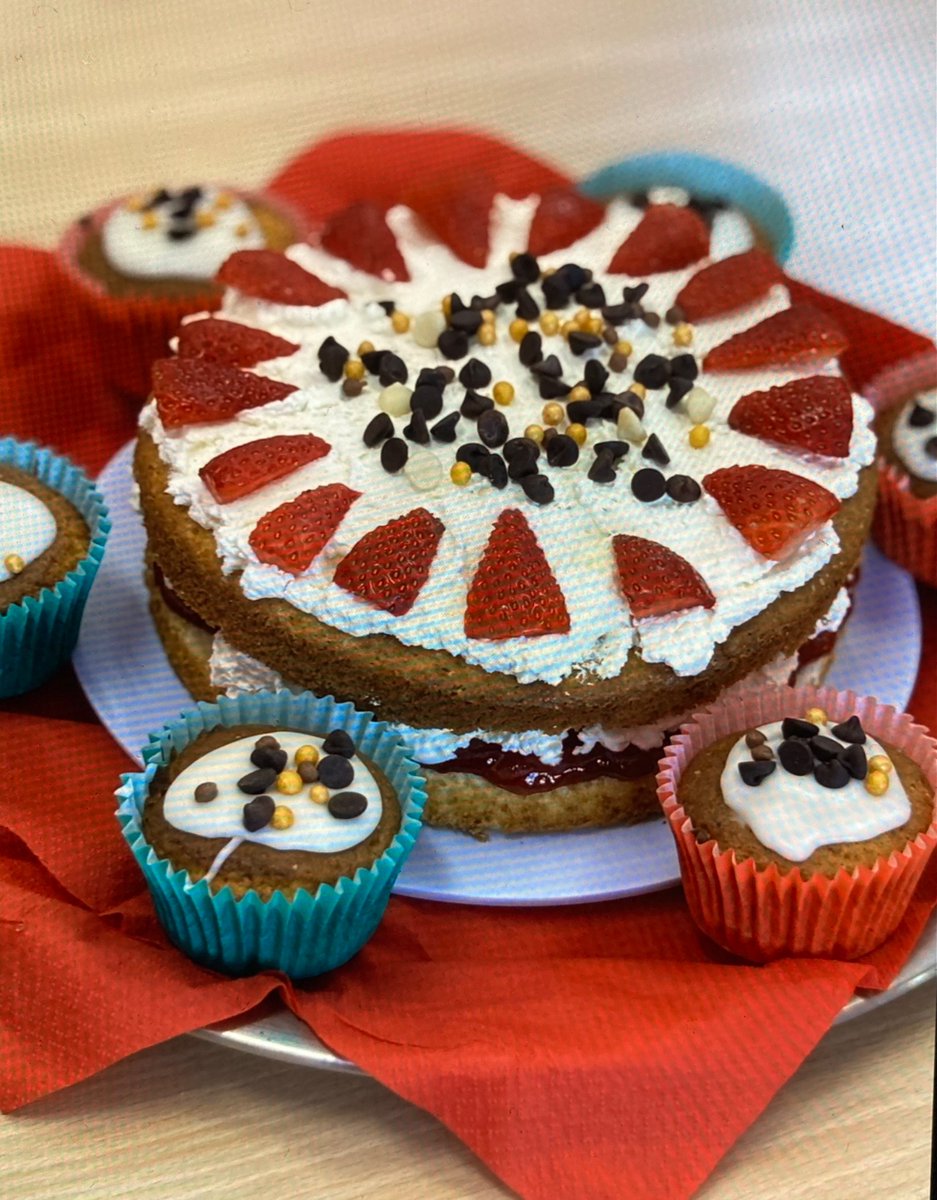 Horizon Day Centre (@centrehorizon) on Twitter photo Last week Horizon made cakes for a special celebration!
Retirement for a member of staff that has been with us for 35 years! <a href="/NottsHealthcare/">Nottinghamshire Healthcare</a> <a href="/MHSSD_NottsHC/">MHSSD NottsHC</a> <a href="/Enviro_nottshc/">Enviro_NottsHC</a> Last week Horizon made cakes for a special celebration!
Retirement for a member of staff that has been with us for 35 years! <a href="/NottsHealthcare/">Nottinghamshire Healthcare</a> <a href="/MHSSD_NottsHC/">MHSSD NottsHC</a> <a href="/Enviro_nottshc/">Enviro_NottsHC</a>