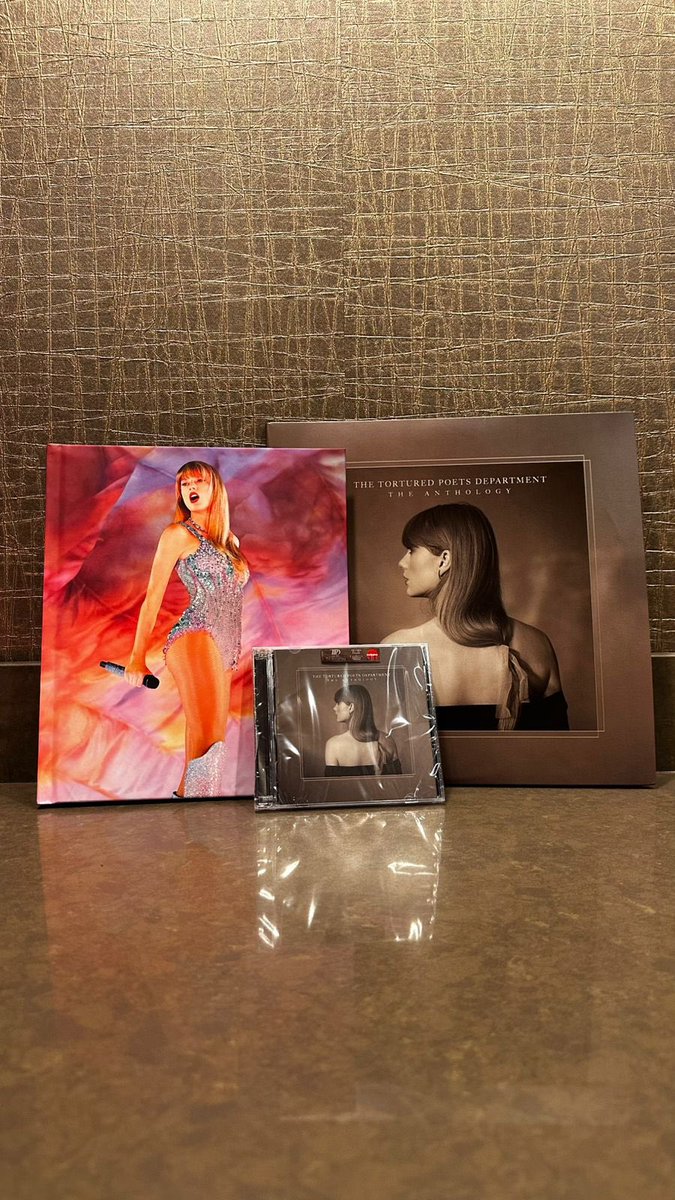 TaylorSwiftCR's tweet image. Este 14 de diciembre tendremos nuestra última partay del año 🎄 y entre todas las personas que asistan, se estará rifando el Book oficial de The Eras Tour y TTPD The Anthology ✨ entradas acá: ticketplus.cr/events/swiftmas 
Evento +18 años