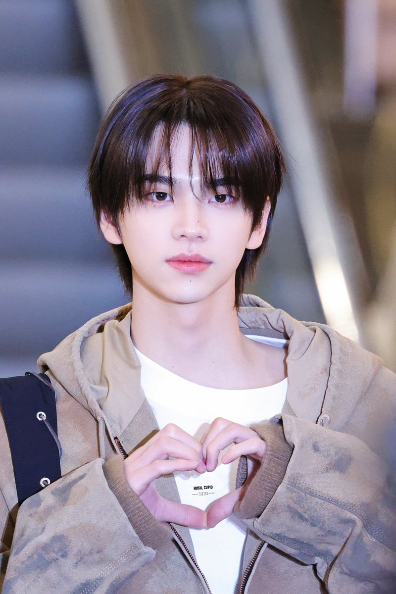 cupid_tws's tweet photo. 241203 GMP HQ

👋🏻🤭🩷😻

#TWS #투어스 #신유 #SHINYU https://t.co/iYrTBE6O0l