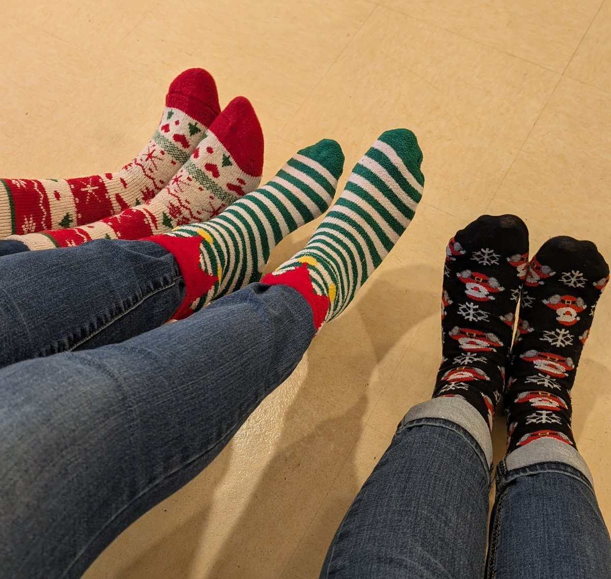 Day 1 wear your holiday socks
#districtholidaychallenge
#BarnegstInspires