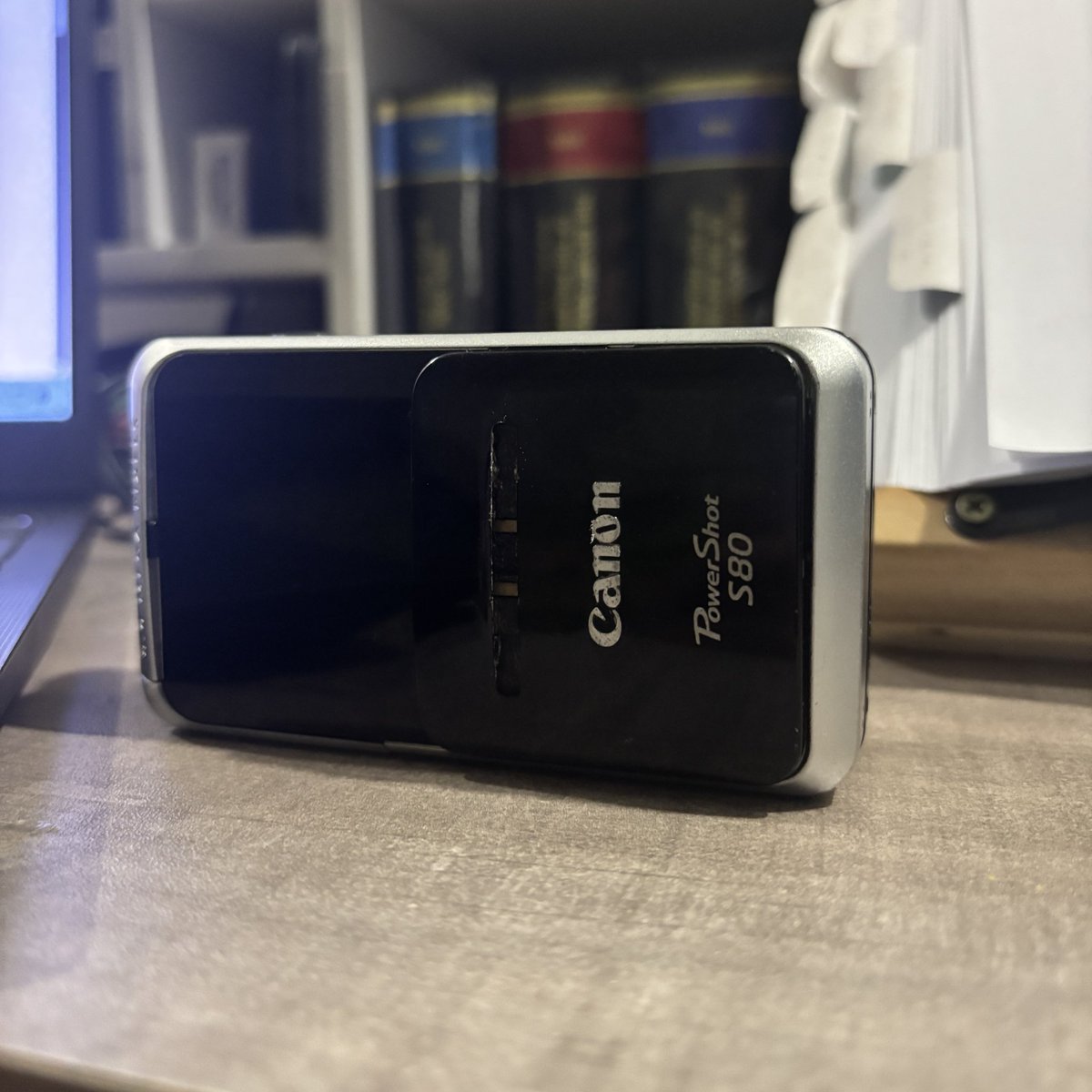 itzyhaul's tweet photo. WTS: CANON POWERSHOT S80 (BLACK) 
₱2,000

• Working all buttons
• Working all mode
• Working zoom

INCLUSIONS: 
• Unit
• Charm
• Brand New Battery

ISSUES: 
• Icd burn (does not affect output)
• flash not working (repairable) https://t.co/U7rM9OpKye