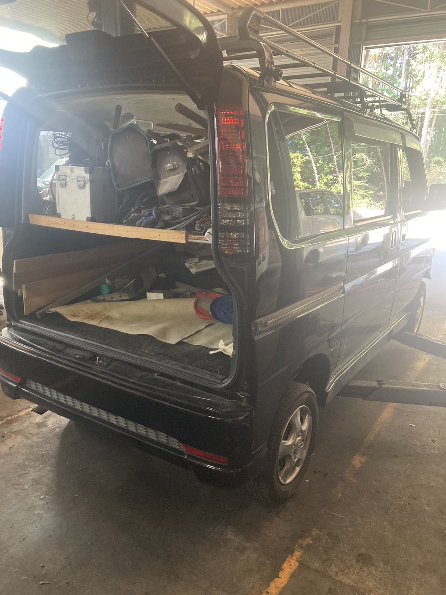 __T_owl's tweet image. 縦置きのバモスのオイル交換を持ってくる時は、荷物を降ろして来やがって下さい（#＾ω＾）ﾋﾟｷﾋﾟｷ