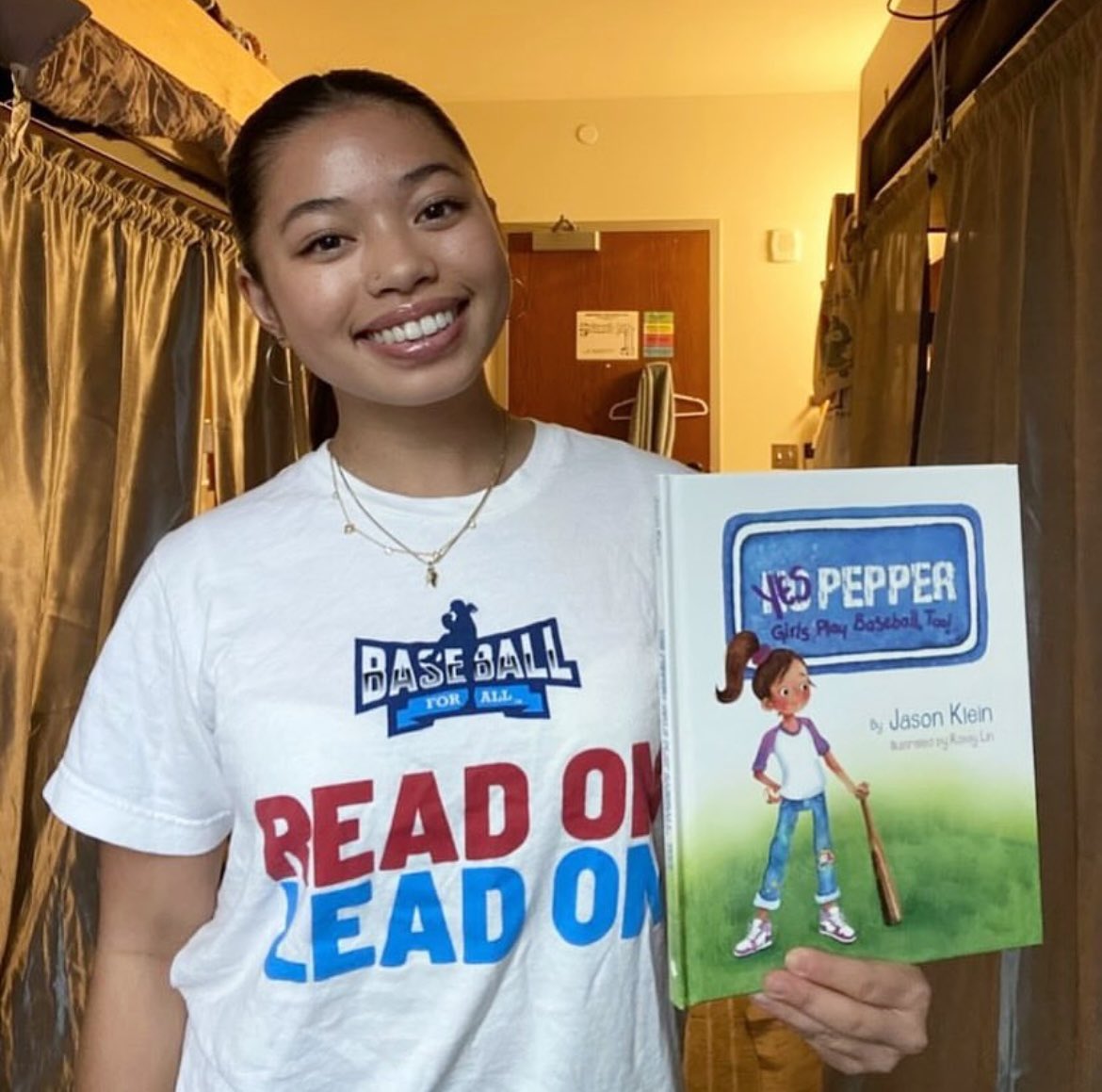 YesPepperBook's tweet image. Ella believes baseball is a sport for everyone. She grew up playing, so she found Abby’s journey in Yes Pepper to be very relatable and inspiring! “It’s an amazing story!” She said. “I think it’s a really important book for all girls who play baseball.” #YesPepperBook 👧 ⚾️