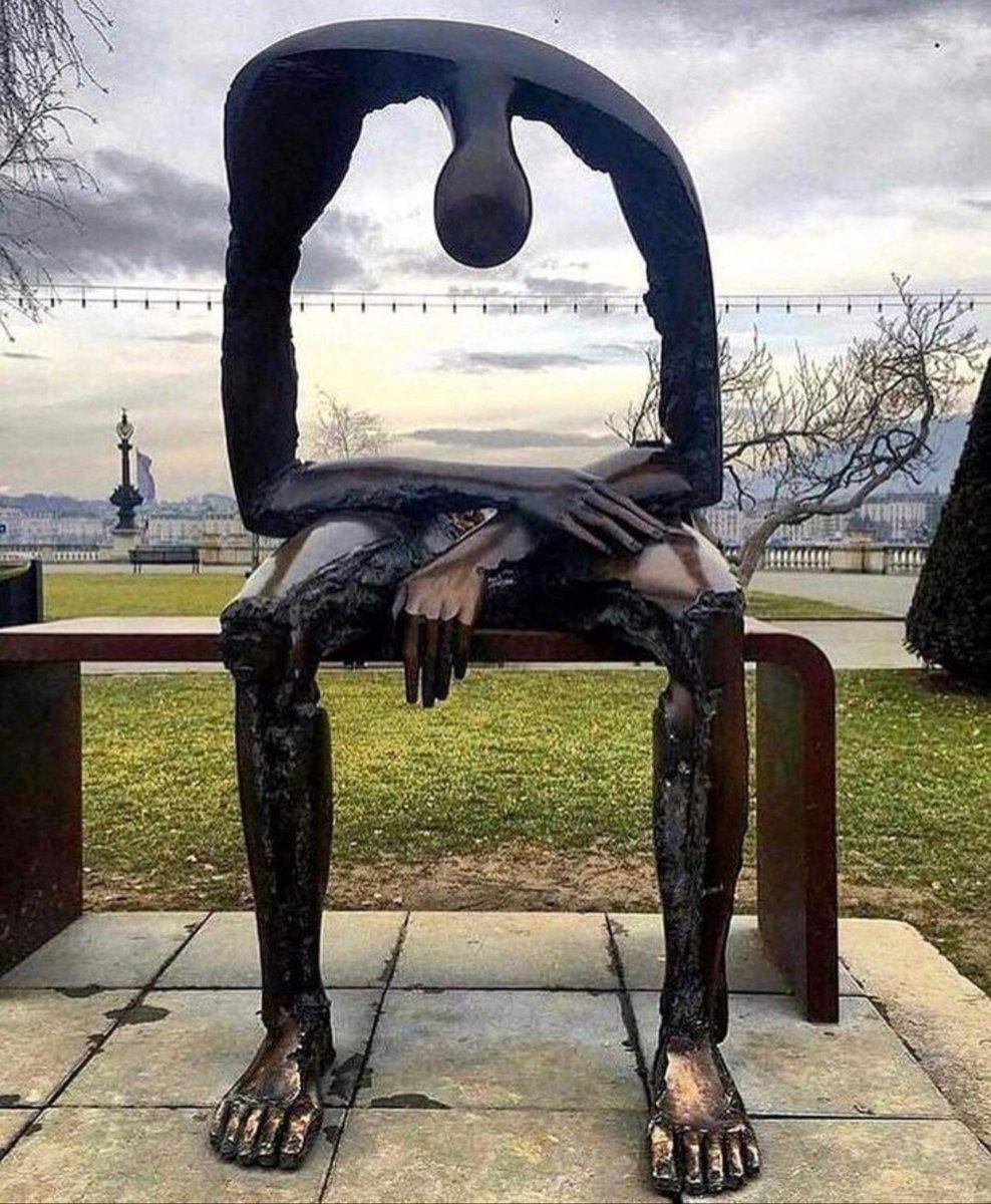 This thread on surreal sculptures and statues will blow your mind 🧵

1. Melancholy a sculpture by Albert Gyorgy, shows the emptiness that grief leaves behind