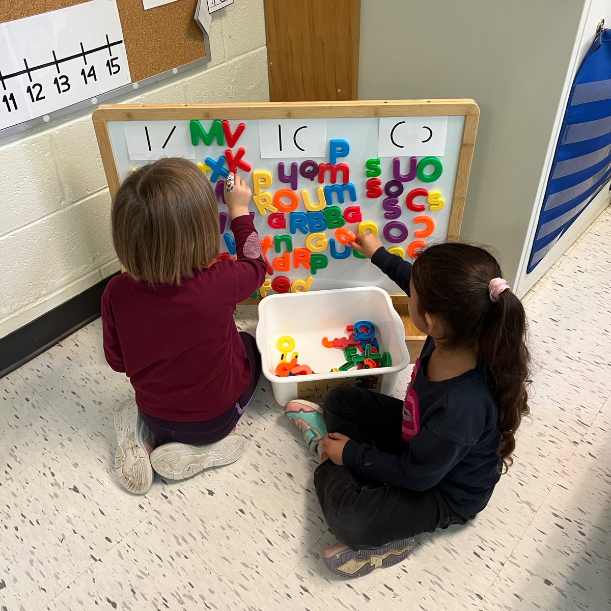 Looking closely at letters and sorting them by which ones have lines, curves or both. 

<a href="/LordStrath_LDSB/">Lord Strathcona PS</a>