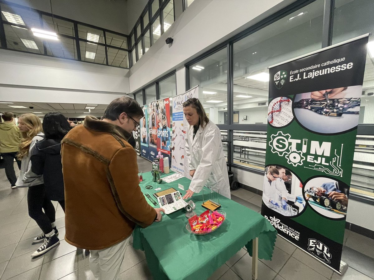 Quelle belle soirée aux portes ouvertes de <a href="/ESCEJL/">École secondaire catholique E.J. Lajeunesse</a> ! Beaucoup d’enthousiasme alors que les familles et élèves ont découvert tout ce que cette école a à offrir : programmes riches, opportunités uniques et communauté accueillante. Fiers d’être une école nourricière d’EJL 💙⚜️💛