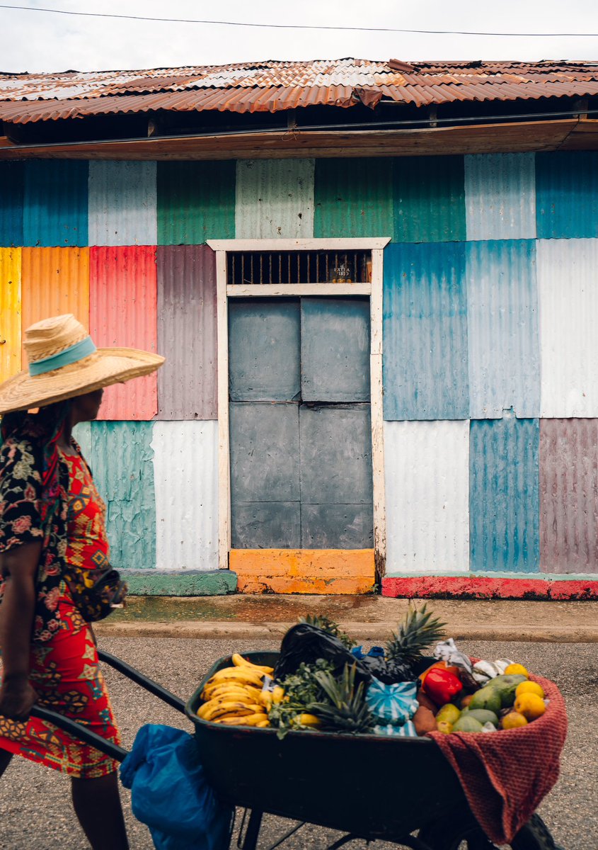 SaulSilverio's tweet photo. Ventana pueblerina. 
Puerto Plata, 2024 https://t.co/QfFmluokSt