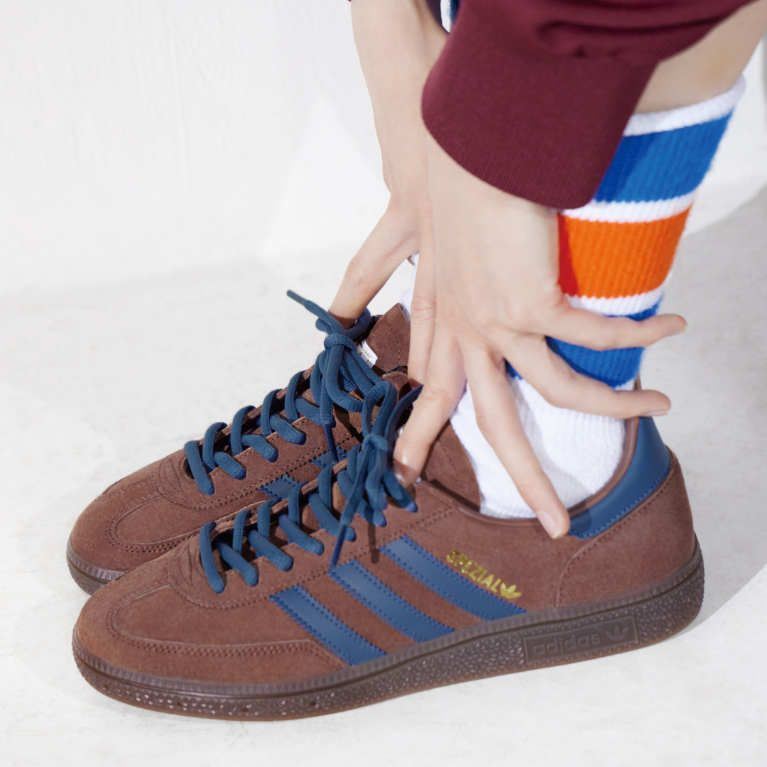 アディダスオリジナルスの人気モデル「ハンドボール スペツィアル」と
