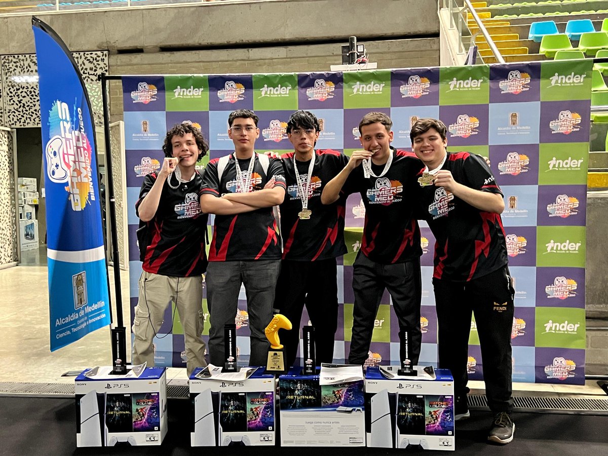 Super orgulloso de mis players y lo que hemos logrado juntos, pasamos de ser un equipo universitario más a ser el campeón de uno de los eventos más grandes hechos en Colombia. Por esta victoria y las que vienen🥂🍖🥇.