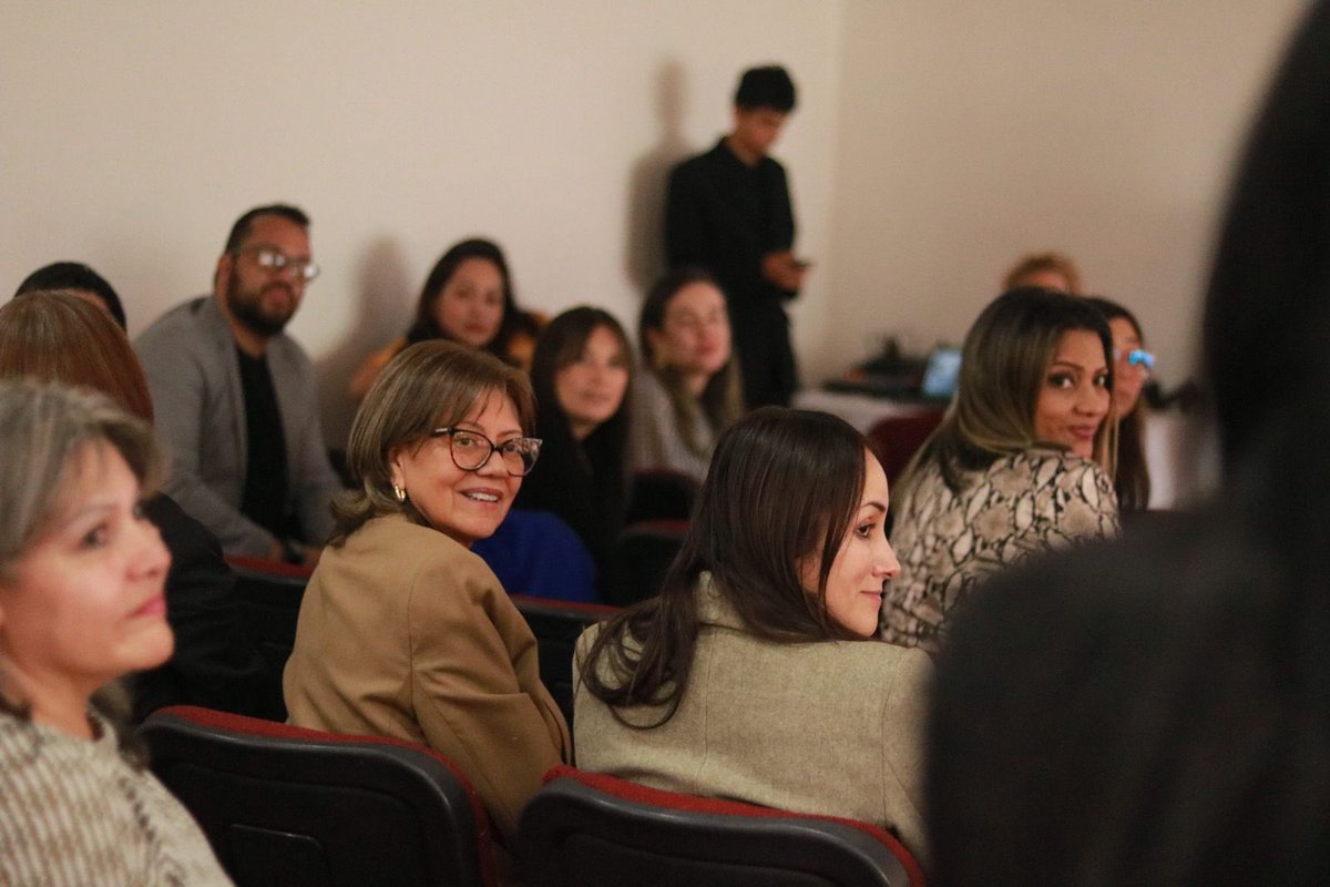 MinSaludCol's tweet photo. Continúa el Encuentro Nacional de Referentes de Migración y Salud, un espacio clave para fortalecer la atención en zonas de frontera, donde la presión migratoria es más intensa. 🤝

Con la participación de Maritza Isaza Gómez, Jefa de Promoción Social de #MinsaludCol, de la OIM, USAID, representantes de departamentos como La Guajira, Vaupés, Amazonas, Antioquia, entre otros, evaluando el trabajo realizado por y para las comunidades migrantes. 🗺️

Entre los temas destacados están la atención a mujeres migrantes, la reducción de la mortalidad materna e infantil y el manejo de enfermedades crónicas. Todo esto con un enfoque integral y humano, reconociendo a cada persona migrante como un ser humano con derechos y necesidades.
