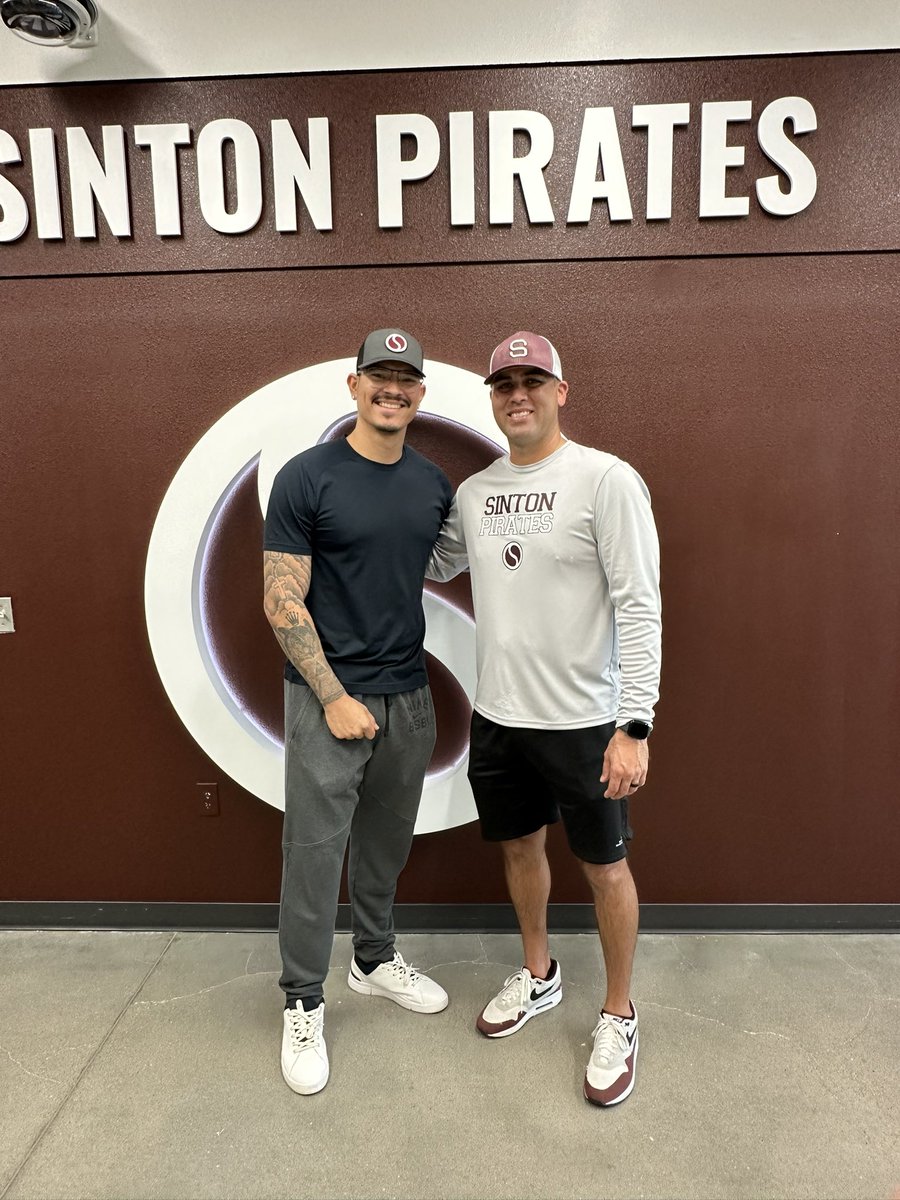 We had an unexpected visitor today … World Series Champ Anthony Banda was in the building!  🙌🏻🏆⚾️

Go Pirates! 🏴‍☠️