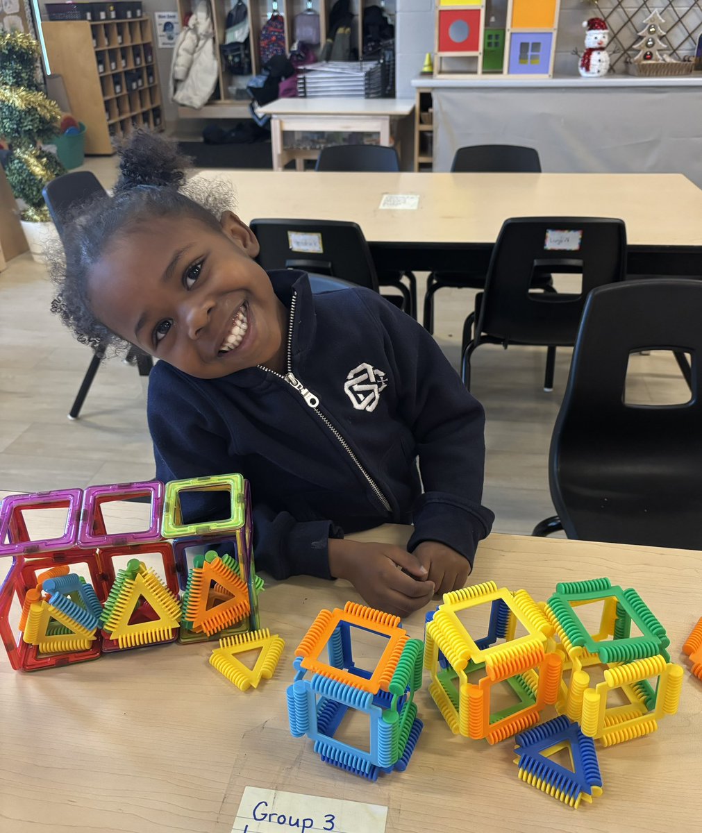 Fernandes and Gates Room 102 tweet media