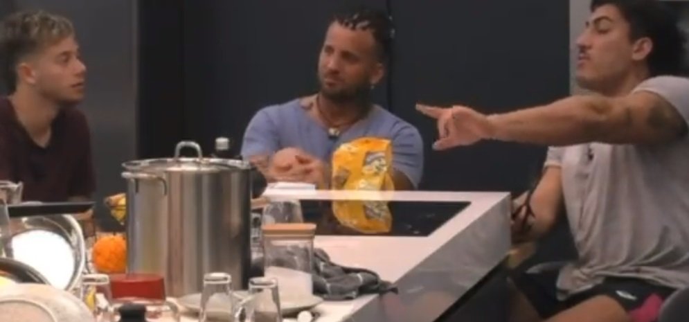 se pensaron q me lo iba a perder?  así estoy #GranHermano