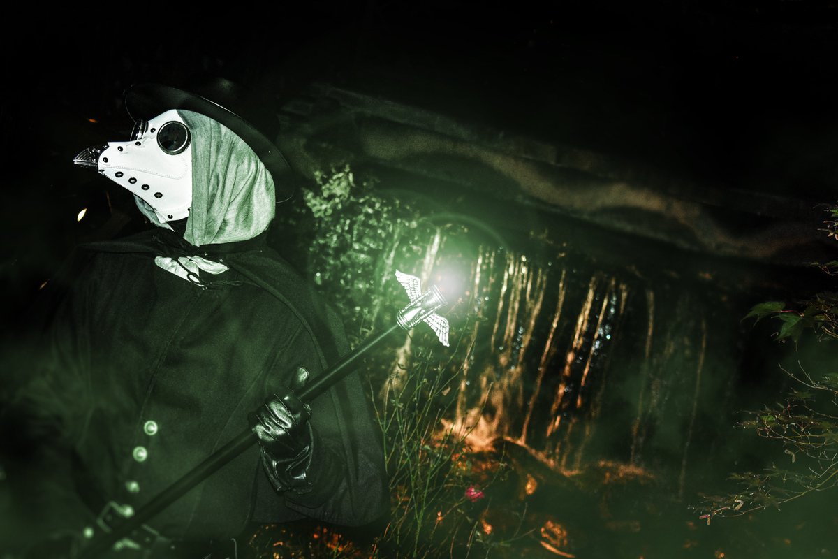 The Plague Doctor is in! Cosplayer : Sydney D.