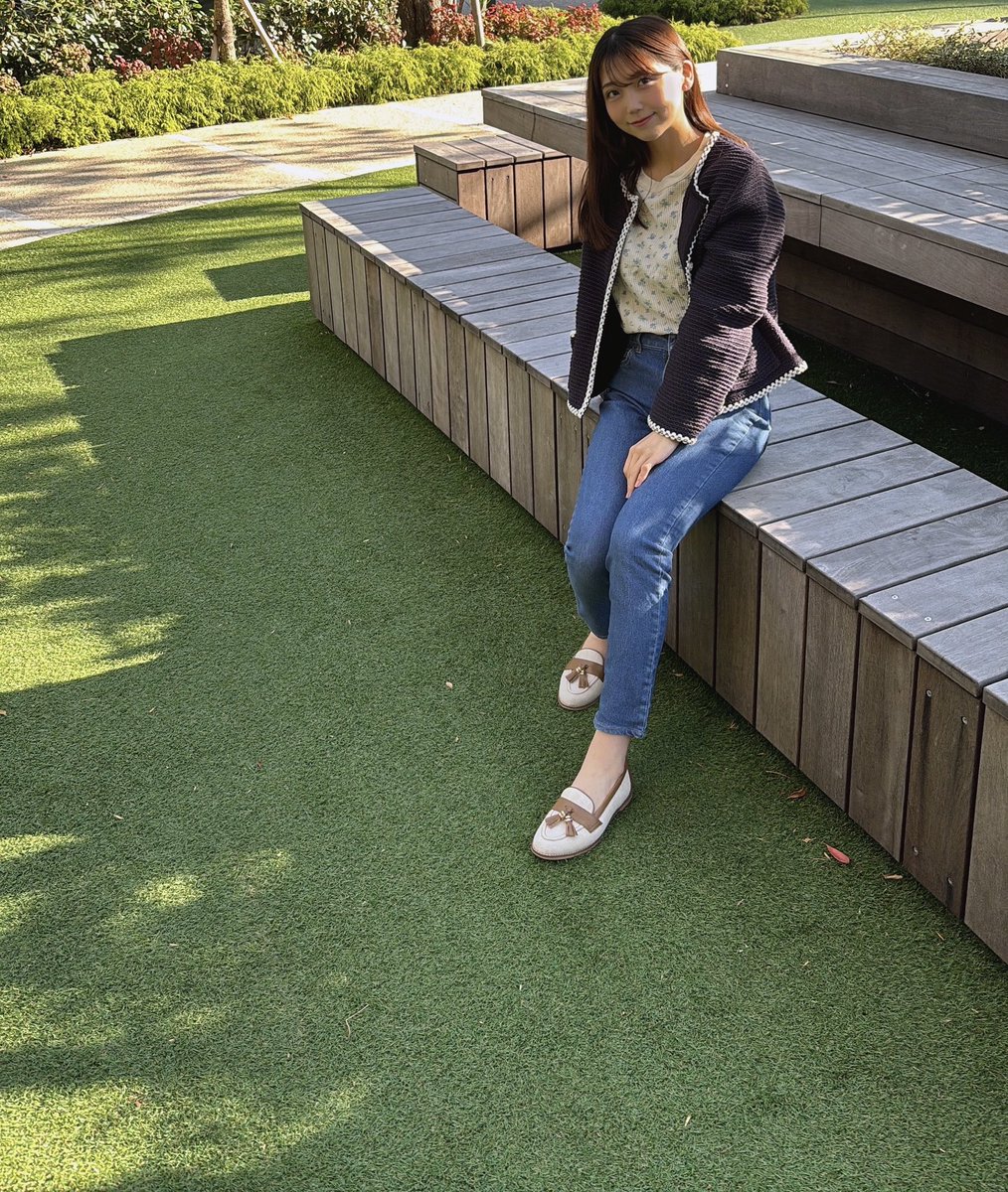 sayaka_bearlife's tweet photo. JEMORGANのロングスリーブTシャツが肌触りの良いワッフル素材で着心地もいいいい☺インナーとしても使えるので沢山着回せちゃいます♡
今回はSAXというカラーをチョイス✨
ガーリー、カジュアル、きれいめなどコーデによっていろんなジャンルを楽しめそう🍃
PR https://t.co/Legryt3tws
#jemorgan https://t.co/sOesZ6Jd81