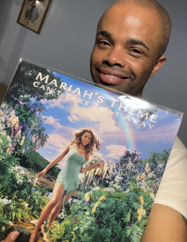 Mjbmc17's tweet photo. @MariahCarey I’ll be there in Philly! Hoping you’ll sign one of my favorite singles ever!! 🥹 https://t.co/nWEy8GFuuU