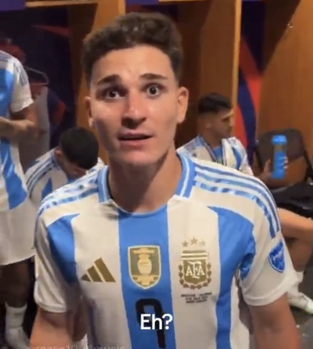 la cara de mi viejo cuando escucho hablar a sebastian