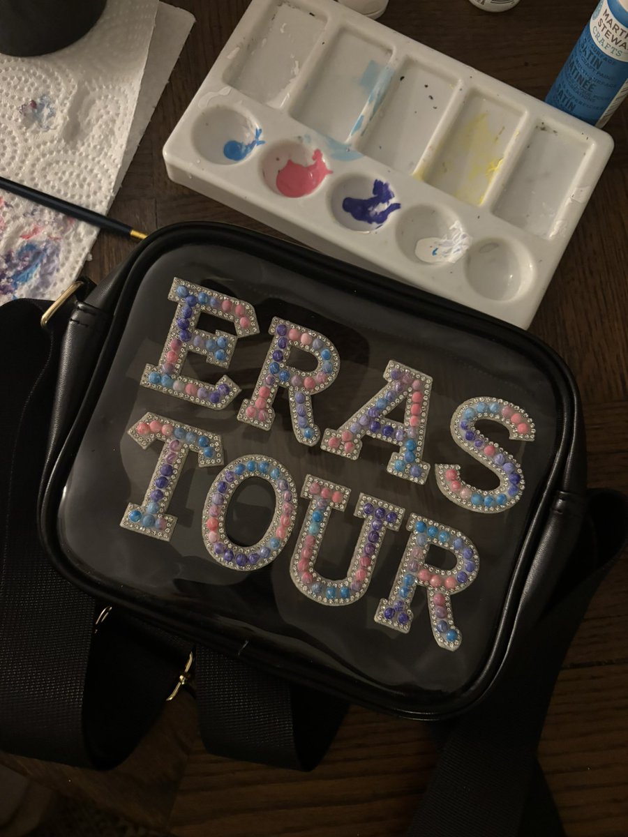 fairydustswift's tweet image. 🩷💜💙🤍 guess which era my fit is lol