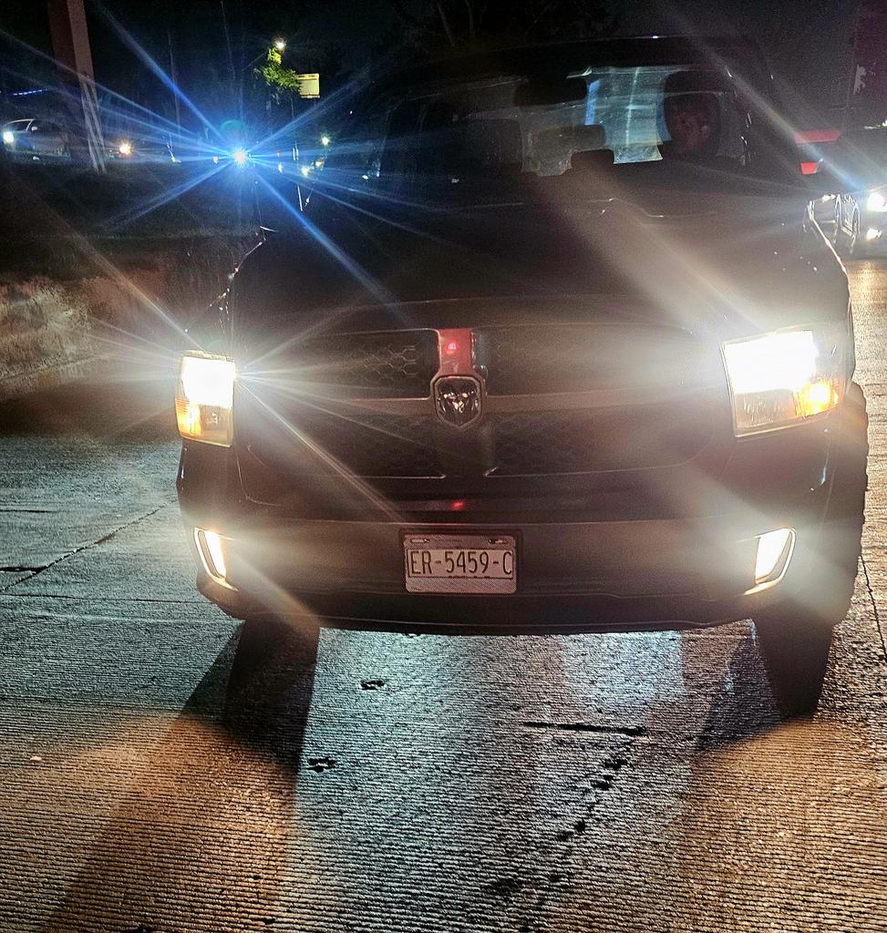 Este tipo que vania en estado de ebriedad acaba de atropellar a alguien y darse a lamfuga sobre Av. Lomas Verdes