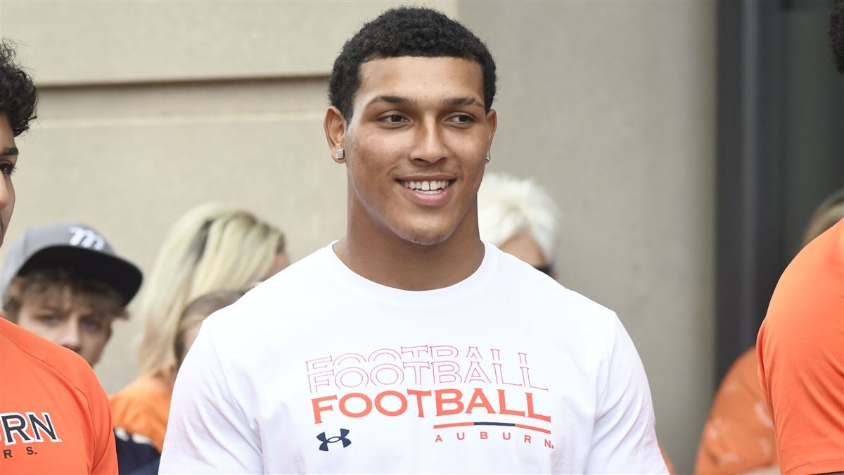 4-star LB Elijah Melendez has been one of the most talked-about Auburn commits after visiting Oregon...

... but ahead of Wednesday's Signing Day Melendez solidified things (VIP)

"I am signing with Auburn"
247sports.com/college/auburn…