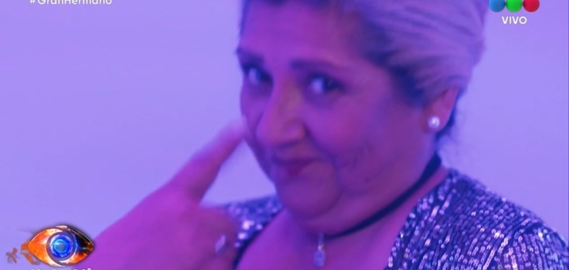 aarontsuarez's tweet photo. PETRONA TE AMO MUCHÍSIMO DIOS ESISTE SOS MI PROTEGIDA DESDE YA 

#GranHermano https://t.co/XykokBGlXJ