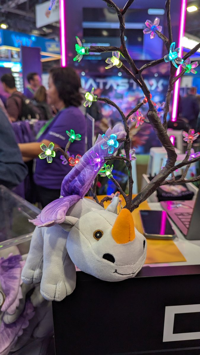 I love when companies are imaginative and come up with really cute mascots 🥰 <a href="/DataStax/">DataStax</a>