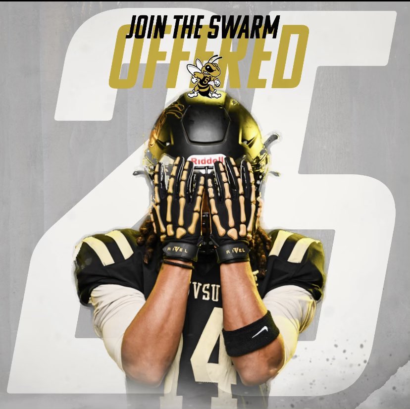After a great conversation with <a href="/KenanJohnson11/">Kenan Johnson</a> and <a href="/thompsonchris29/">Christian⚡️</a> I am blessed to receive a D2 offer from <a href="/WvsuFootball/">WVSU Football</a> !!!!! Thank you all of WVSU coaches!!
<a href="/bdortNCS/">Bennett Dorton</a> <a href="/coachpriest222/">Dwayne Priest</a> <a href="/shaine_miles/">Shaine Miles</a> <a href="/NCSRaiders/">North Cross School</a> <a href="/GridironImports/">Gridiron Imports Foundation</a>