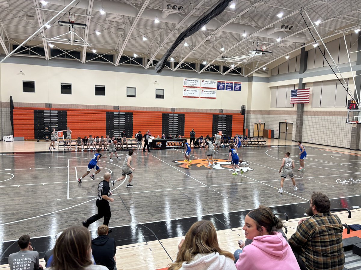 Teammates last year, opponents this year. Great to get out and watch <a href="/WieseCam/">Cam Wiese</a> vs <a href="/drake_trav1/">Drake Travis</a> face off tonight! #dcwestpride