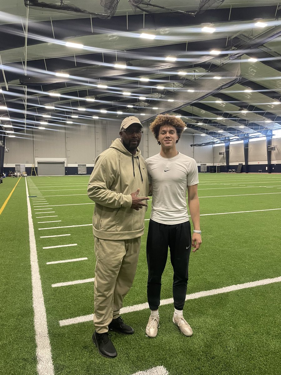 Had a great couple of days over break down in Dallas training with <a href="/SkysTheLimitWR/">Margin Hooks</a> <a href="/chaparralpumafb/">Chaparral Puma Football</a> <a href="/Coach_Ramer/">Coach Ramer</a> <a href="/CoachDeeWR/">D’Vonte McKneely</a> <a href="/SAMIEPARKER/">SAMIE PARKER</a>