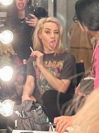 seliiinakyle's tweet photo. save me low quality blonde aubrey plaza pics save meee https://t.co/xJghUoBcxK