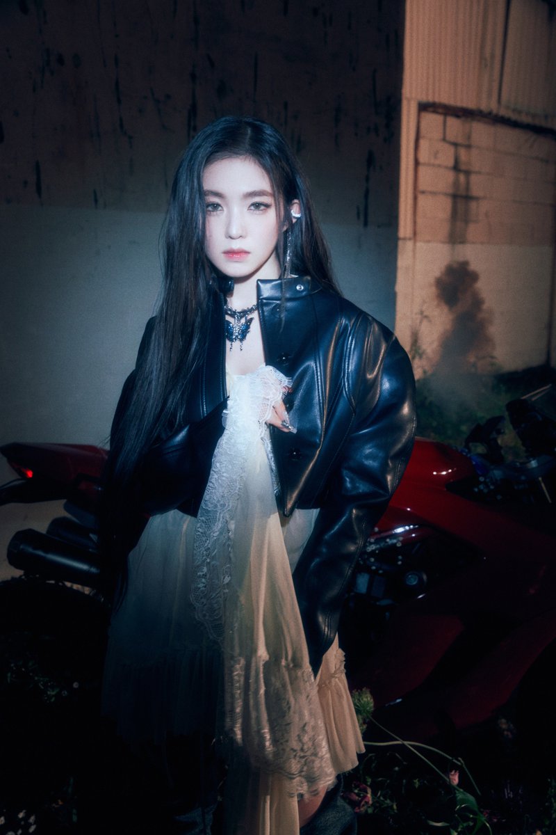 레드벨벳 아이린, ‘Like A Flower’ 초동 33만 장 돌파! 성공적 솔로 데뷔
‘솔로 아티스트’ 존재감 각인 완료! 데뷔 10년 만의 첫 솔로 앨범에 뜨거운 반응

m.entertain.naver.com/article/009/00…

#아이린 #IRENE
#LikeAFlower #IRENE_LikeAFlower
#레드벨벳 #RedVelvet