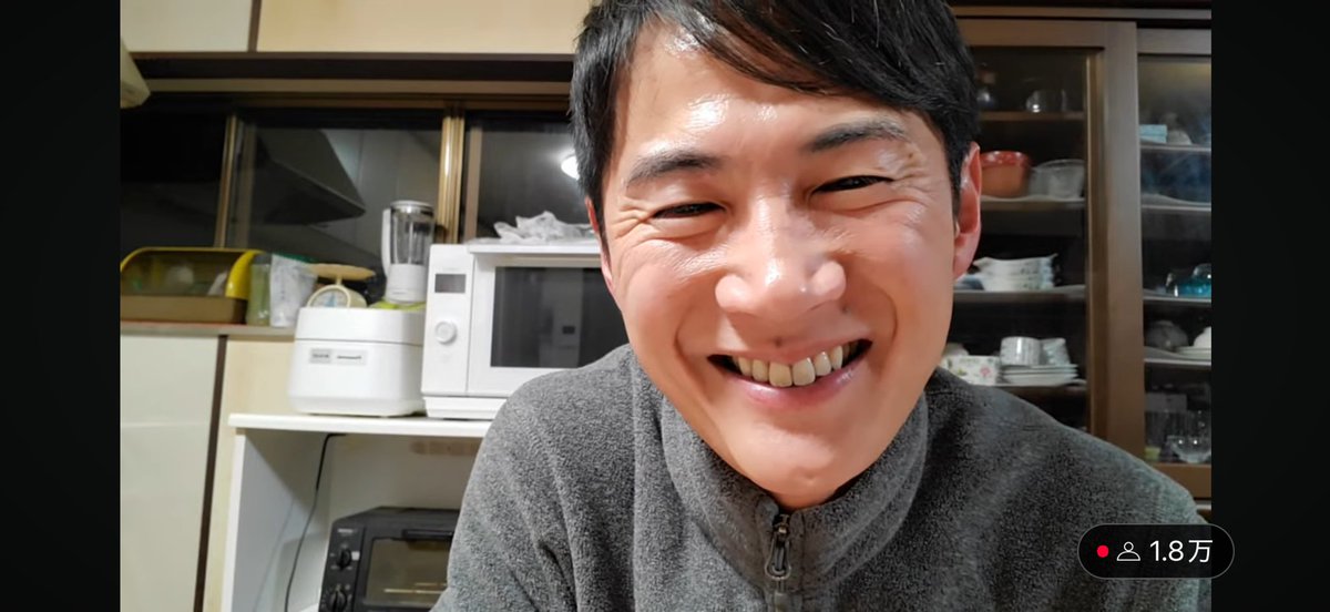 starlight2050's tweet photo. 私にはもう実家はありません🥲
父は他界し、母は施設にいます。

石丸さんの実家でお父さんとお母さんと
穏やかに話している姿を拝見して、
やっぱり実家って素敵だなぁと思��ました🥹

ありのままをさらけ出せる場所✨
ご両親に甘えられる場所✨

親から見たら何歳になっても
可愛い息子✨

石丸さん、この穏やかなひとときも
動画で想い出に残して…
素敵です🥹

にしても小指立ってる！🤣
お肌綺麗だもんね💜

#石丸伸二