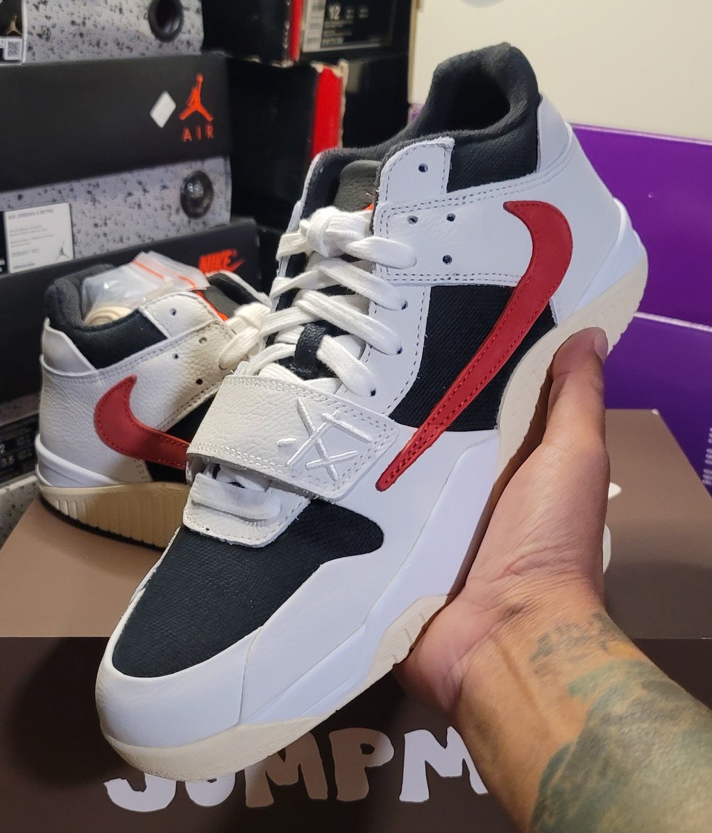 LexxDaTurtle's tweet photo. Wsup Fam!
My @goatapp W from the BF24 drop just touched down. These Jordan x Travis Scott Jumpman Jack TR University Red's are nice in hand!
π’ππ₯π±
@SneakerAdmirals @Jumpman23
#BF24 #GoatApp #MailCall
#TravisScott #AirJordan #Nike https://t.co/uOaQAo8dxw