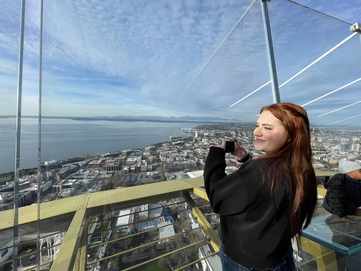 Becca🦁🐱💋 tweet media