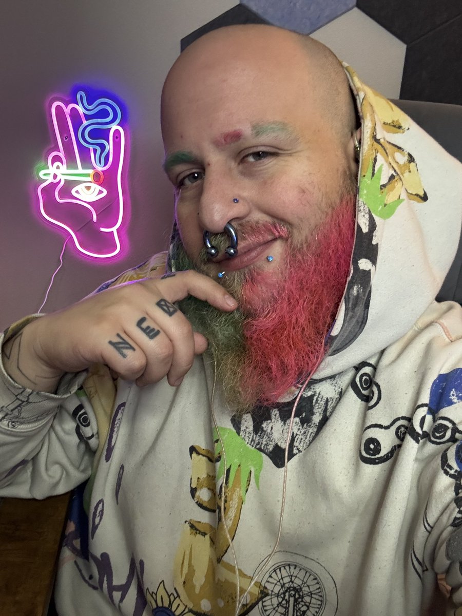 NeonMusubi's tweet image. Come watch my stream? Musubi might show up! Last day to earn 💜purple💜 names in Overwatch 2!

twitch.tv/NeonMusubi

#smallstreamer #twitch #overwatch2 #LGBTQIA+ #enbystreamer #corgi