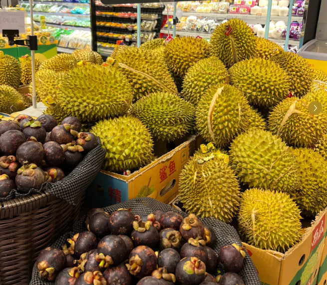 I passed by the market today and bought some durian, the king of fruits.