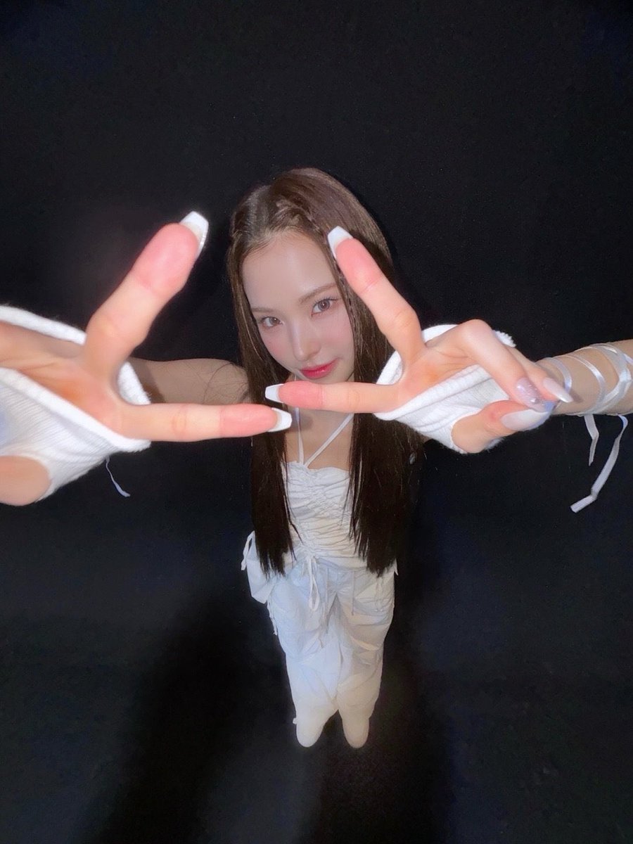 iznapic's tweet photo. MAI plus chat update 🖤

#izna #이즈나 https://t.co/8LS0qvT2cA