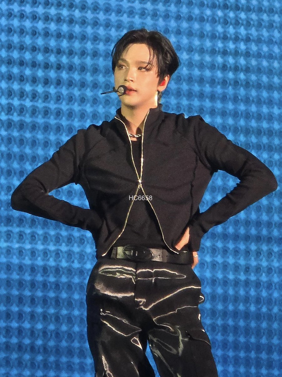 yslashmink's tweet photo. แก ชีดงช็อตนี้คือเกินไปไหม สวยตาแตก หัวตาเห็นตั้งแต่แคนาดา ปากจืออวบอิ่ม ผิวโกลวสู้แสงสุด จริตการยืนทิ้งสะโพกเกาหลีตามสไตล์ชีดงที่ไม่เคยยืนธรรมดา เสื้อพอดีตัวแล้วเห็นหุ่นสับชัดมากกตัวนิดเดียวเอง ดีเทลเสื้อที่ยาวไปรัดกับมือเสริมความเริ่ด แก ตุวแม่เกิน https://t.co/zHUCkwg5U5