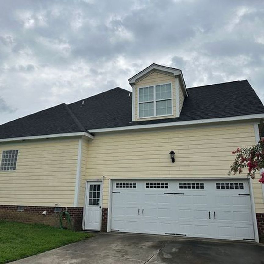 Raleighroofer's tweet photo. With our roofing services, you're covered come rain or shine! We deliver excellence that rises above the rest. Ready to raise the standard? Let's talk roofs! #RoofingServices #RaleighNC
https://t.co/A1uvOAjf07 https://t.co/pzGzHk3CWq