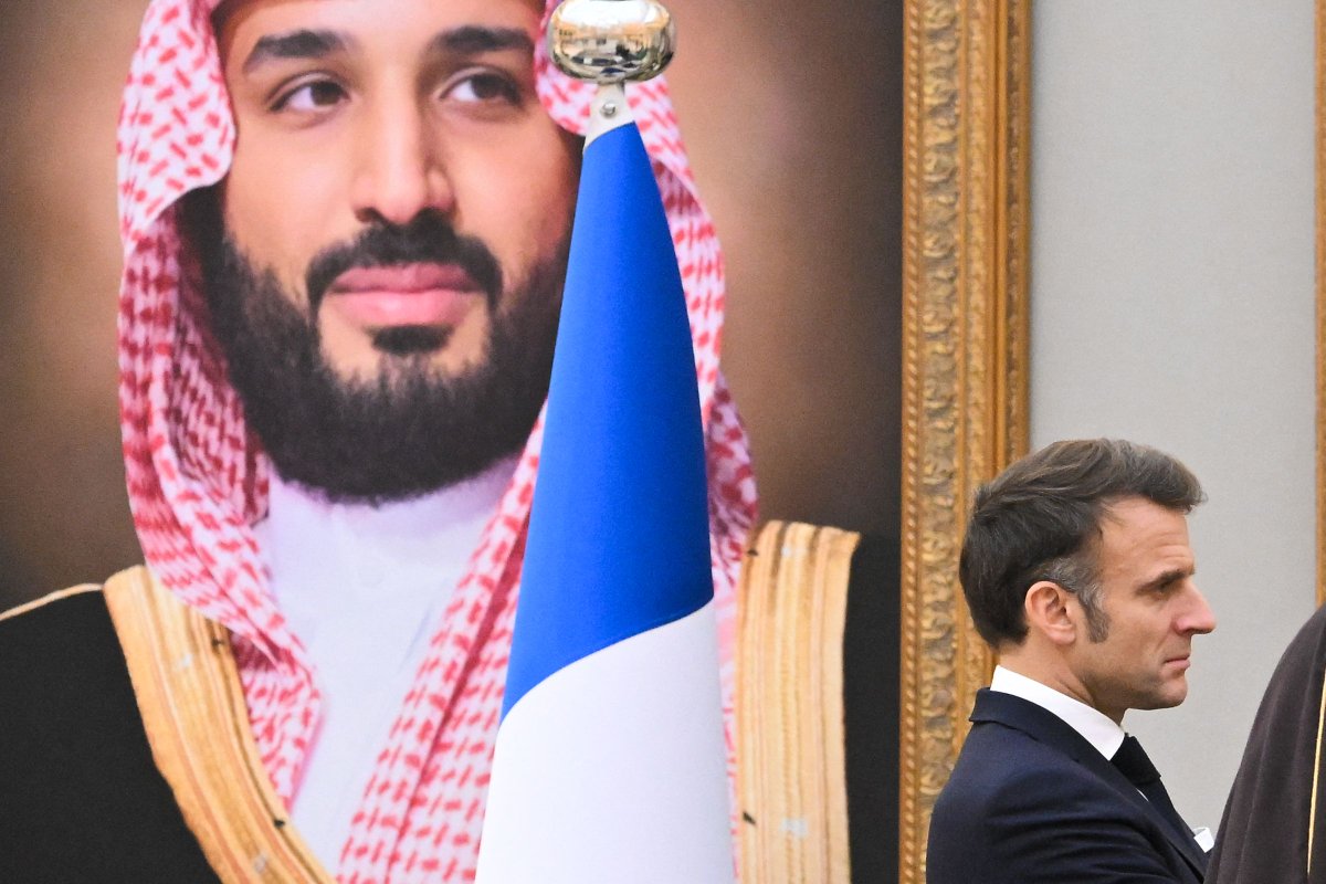arabnews's tweet photo. #SPOTLIGHT: #French President #Macron’s #Saudi state visit coincides with the Saudi-French Economic Forum, the #OnePlanetSummit & #COP16 https://t.co/V8Hhr2KNAI https://t.co/1cUPRrZlhh