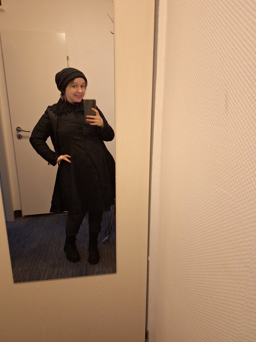 awesome_ayumon's tweet photo. Ootd oder so. Auf zur #bankentech 💪 https://t.co/5rGc2PA9ft