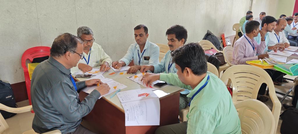 ScienceActivity's tweet photo. #STEMReady Workshop Batch 8 in Satara in collaboration with Rayat Shikshan Sanstha! With 70 teachers participating, this workshop aims to introduce innovative STEM activities that will enrich classrooms with hands-on learning.@TataTech_News @IISERPune https://t.co/9I8Bo2IZIp