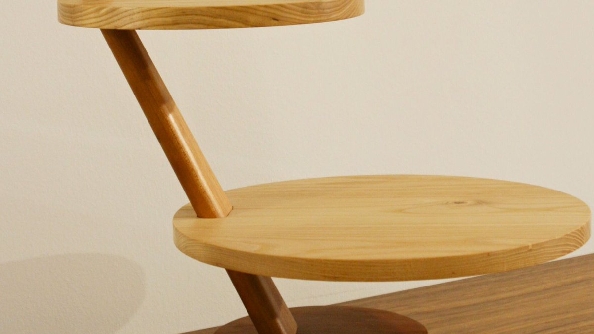 With Christmas fast approaching, hosting family and friends for meals can become a stressful task. At Artisan Alchemy Gallery, we offer a range of handcrafted solid wood trays, platters and cake stands, perfect for those who want to serve food in a stylish way.