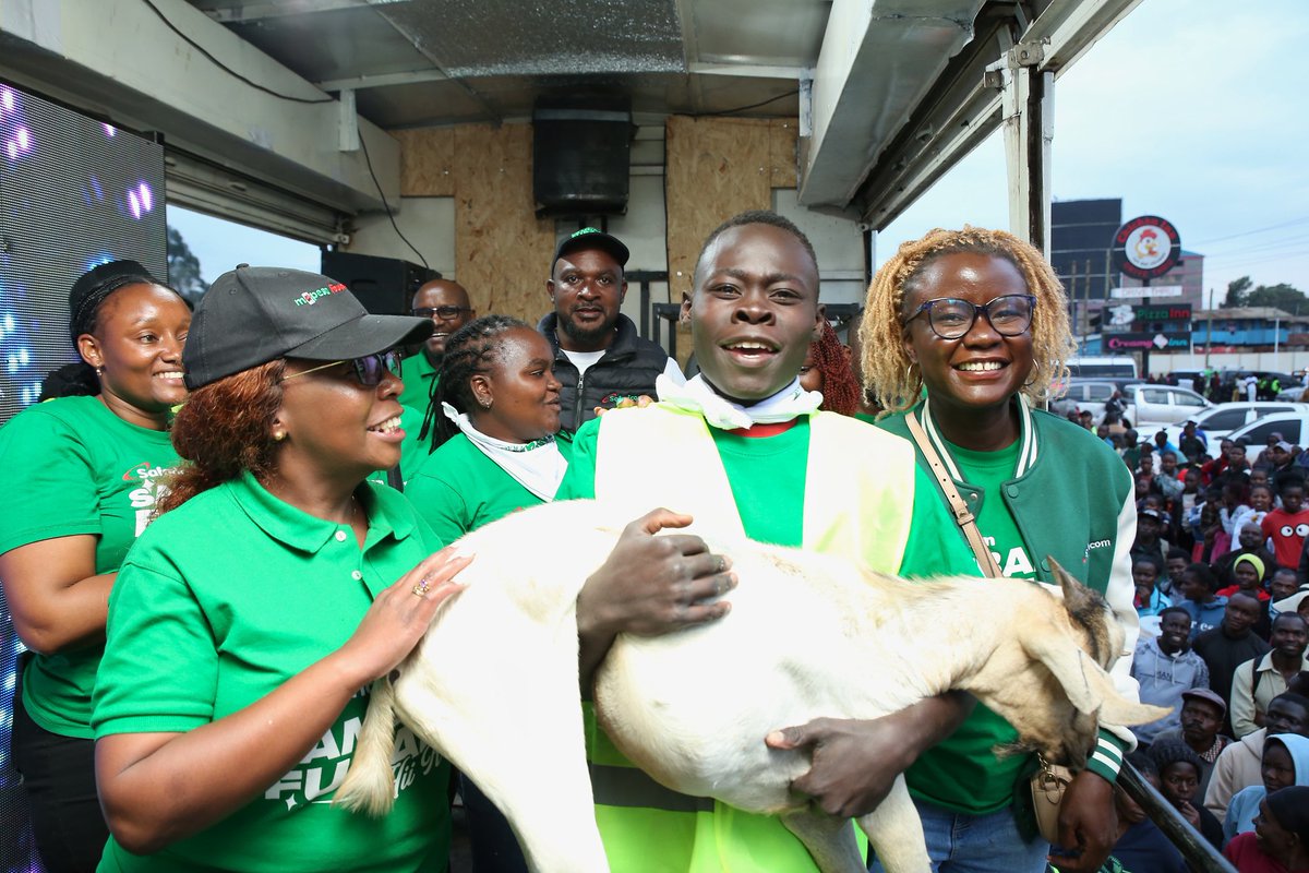 ednah1993's tweet photo. @SafaricomPLC brings #SambazaFurahaNaSafaricom this festive season, the safaricom caravan is in Nairobi region, kuja tufurahie pamoja @ayodo1993 @sagao_snr  there are many gifts to be won including airtime, phones, live goats, chicken and many more. what you would like to win? https://t.co/X3nkiOsajT