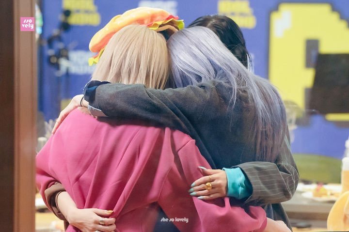wheeinthefandom's tweet image. Missing OT4 MAMAMOO whenever they're like this